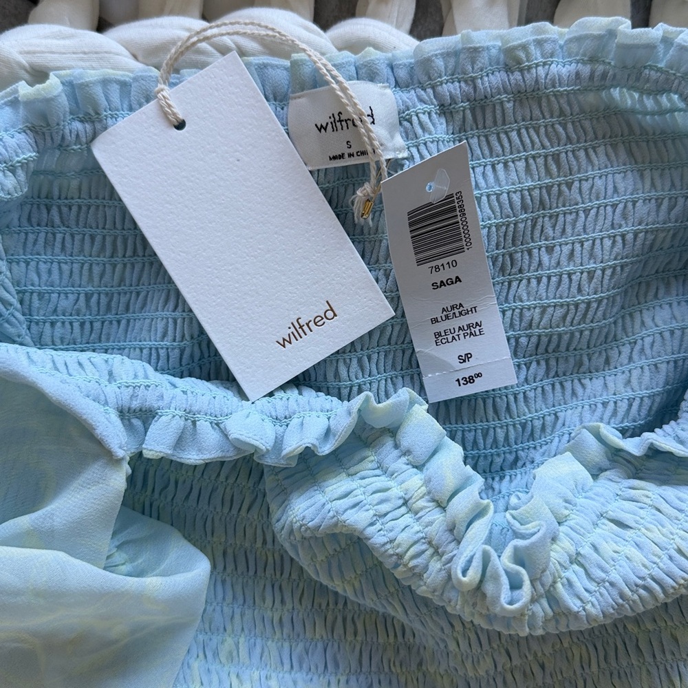 NWT ARITZIA WILFRED Elegant Light Blue Smocked Women's Top SAGA SIZE SMALL - Picture 3 of 3